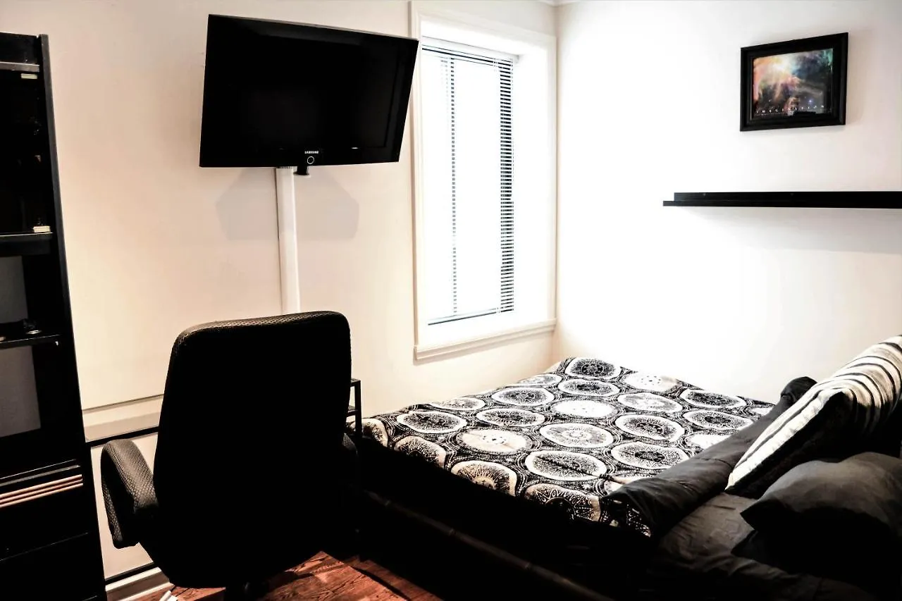 Chambre Privee Au Village モントリオール ホームステイ